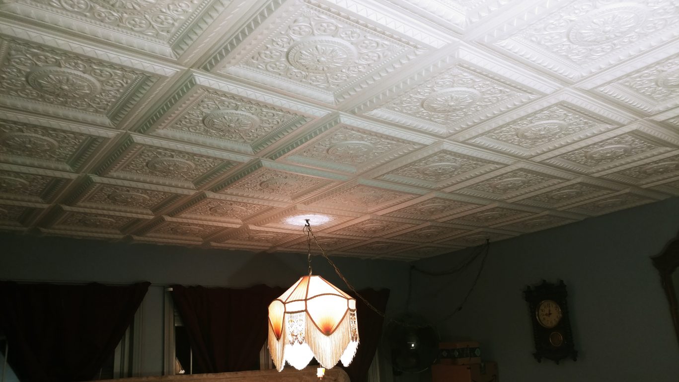 ceiling guest room