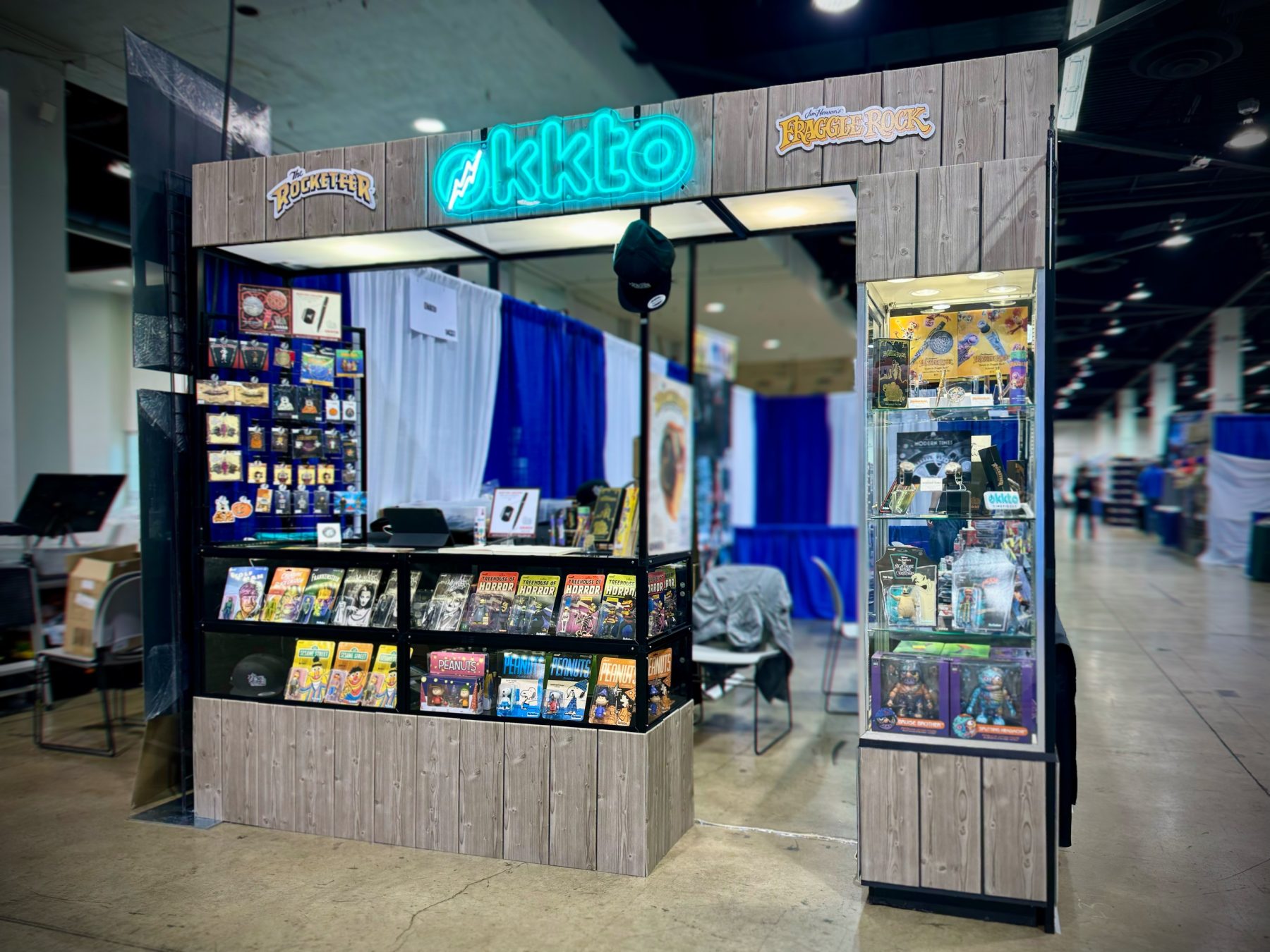 okkto booth at wondercon ndash foam wood planks