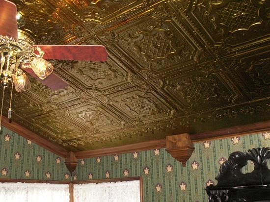 Elizabethan Shield – Aluminum Ceiling Tile – 24″x24″ – #2421